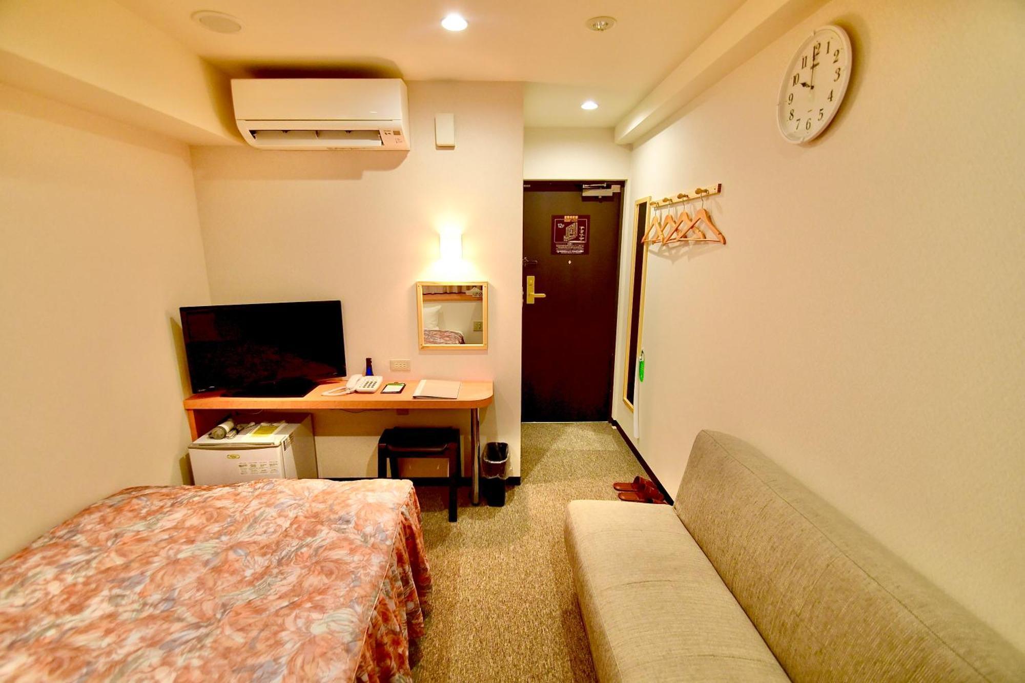 Himeji Ekimae Universal Hotel Minamiguchi Exterior foto