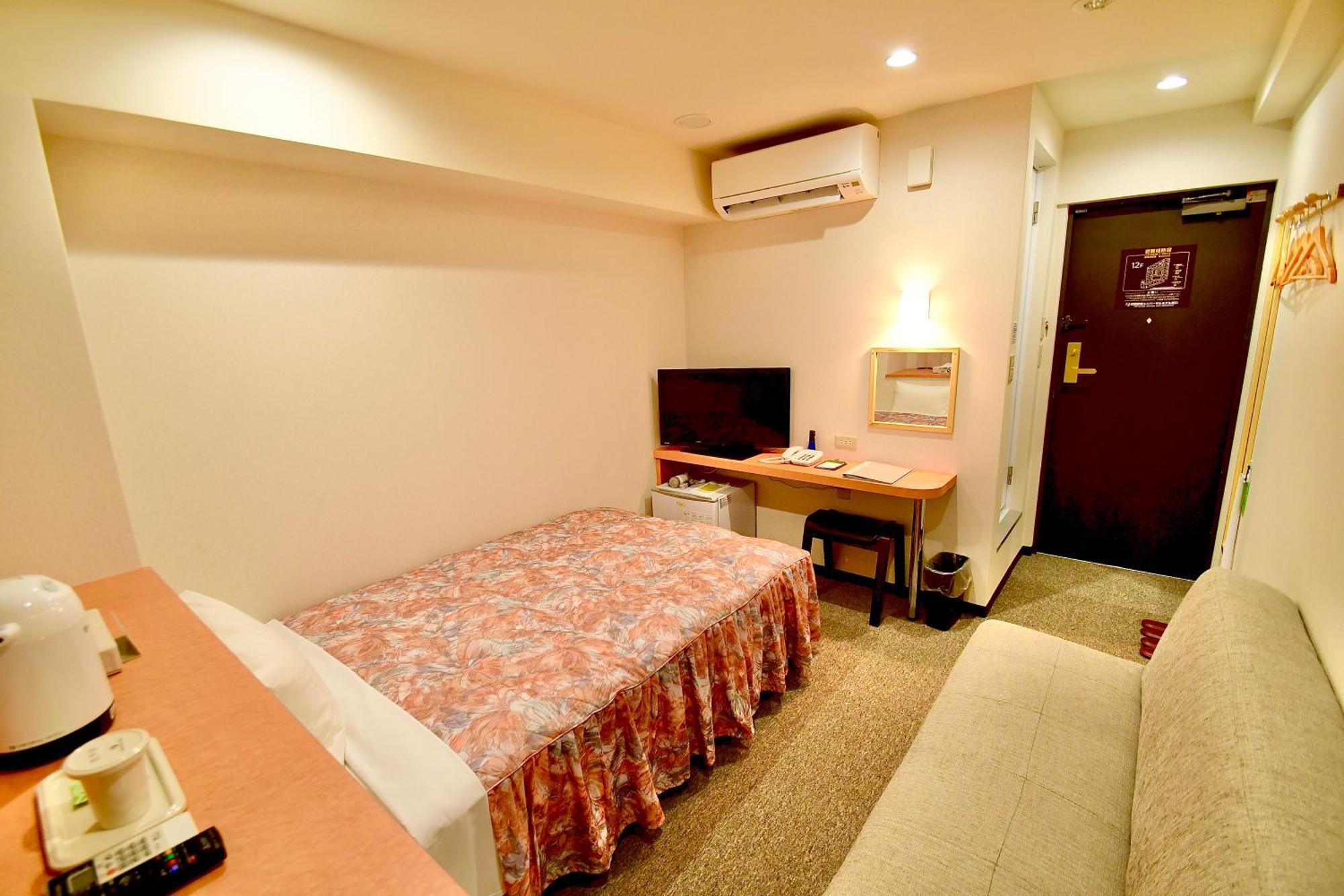 Himeji Ekimae Universal Hotel Minamiguchi Exterior foto